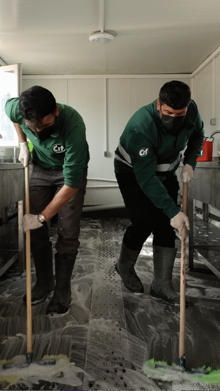 Cif Çadır Kentte yaşam alanlarının temizliği için çalışıyor