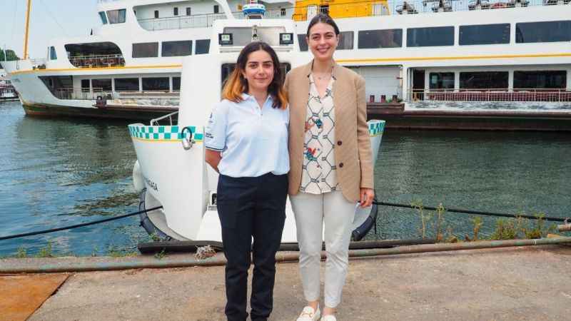 Şehir Hatları tarihinin ilk kadın kaptanı Deniz Taksi’nin dümeninde