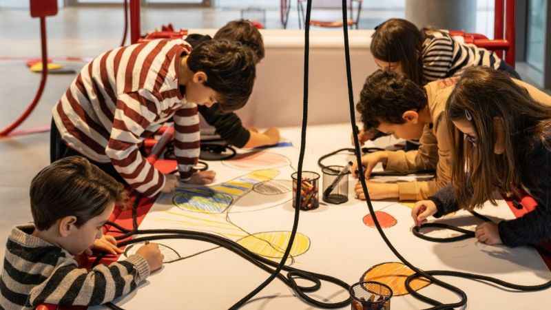 HSBC Türkiye çocuklarla sanatı bir araya getiriyor