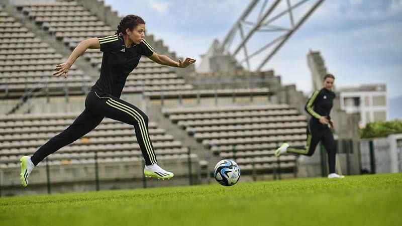 Adidas , oyunun her anında yüksek performans sağlayan x crazyfast'i piyasaya sürdü  