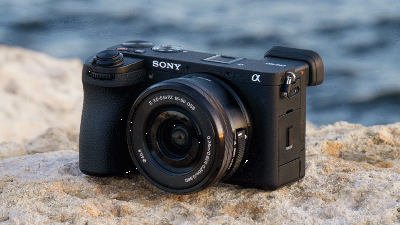 Sony şimdiye kadarki en gelişmiş APS-C kamerası A6700'ü kullanıcılarla buluşturuyor