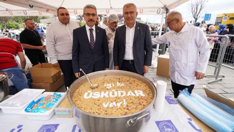 Üsküdar'da 10 bin kişiye aşure ikram edildi