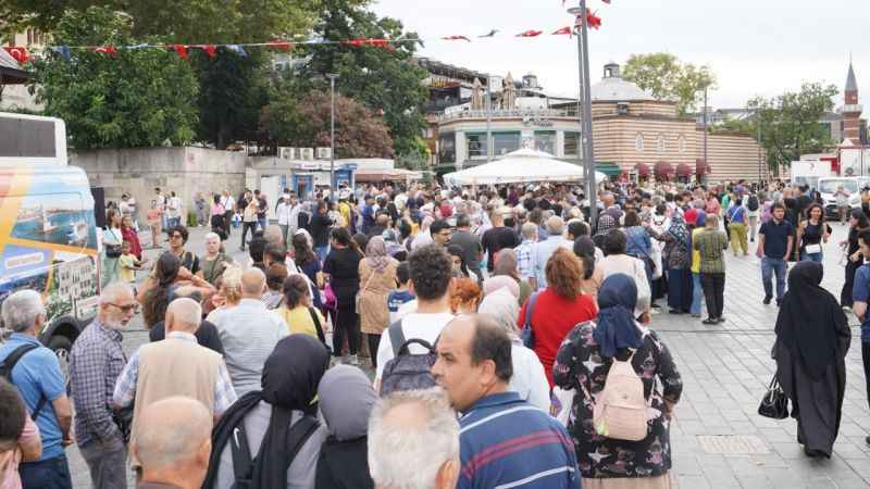 Üsküdar'da 10 bin kişiye aşure ikram edildi
