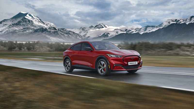 Ford “BlueCruise” ile Eller Serbest, Gözler Yolda Sürüş Deneyimi Sunuyor