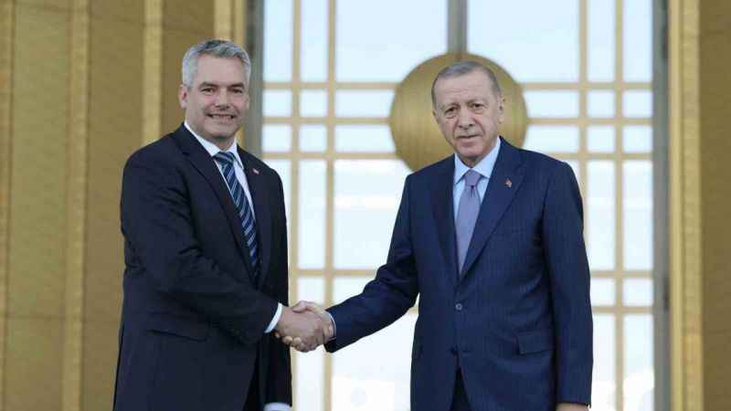 Cumhurbaşkanı Erdoğan, Avusturya Başbakanı Nehammer’i resmi törenle karşıladı