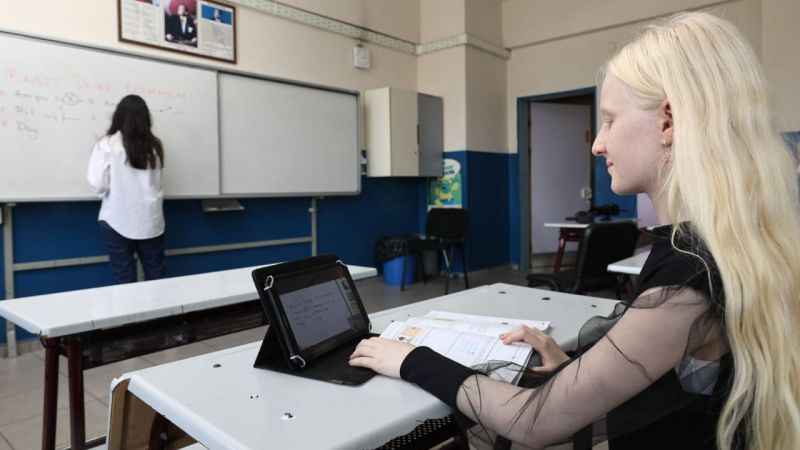 Türk Telekom TahtApp uygulaması ile az gören çocukların yanında