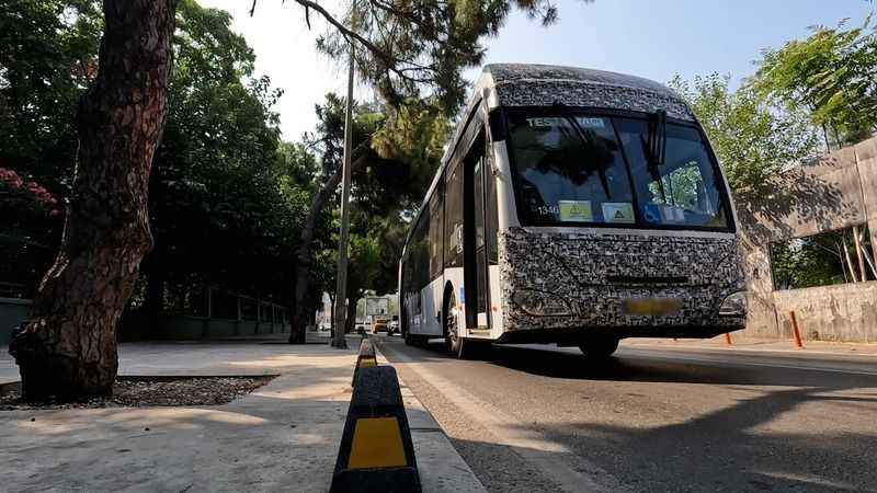 Latin Amerika için üretilen elektrikli Mercedes-Benz eO500U İzmir yollarında test edildi 