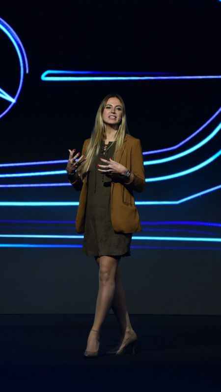 Yeni Mercedes-Benz E-Serisi ile Türkiye’de yeni sayfa açıyor Yeni Mercedes-Benz E-Serisi ile Türkiye’de yeni sayfa açıyor