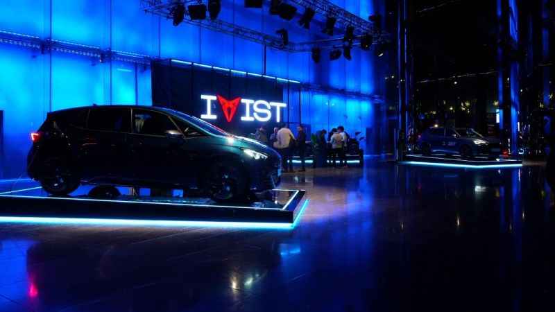 CUPRA, İstanbul’da elektrikli modellerden CUPRA Born ve CUPRA Tavascan'ı sergiledi