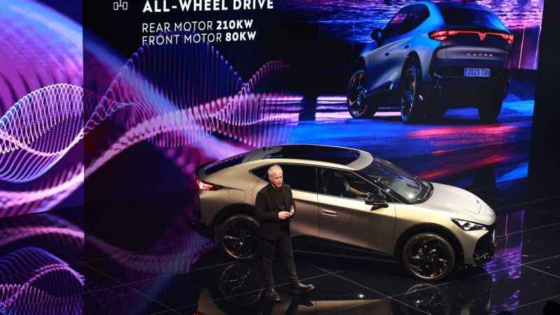 CUPRA, İstanbul’da elektrikli modellerden CUPRA Born ve CUPRA Tavascan'ı sergiledi