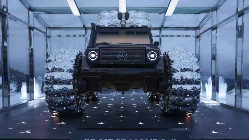 Mercedes Benz ve Moncler iş birliği ile dünyada tek olan “PROJECT MONDO G” Galataport İstanbul’da