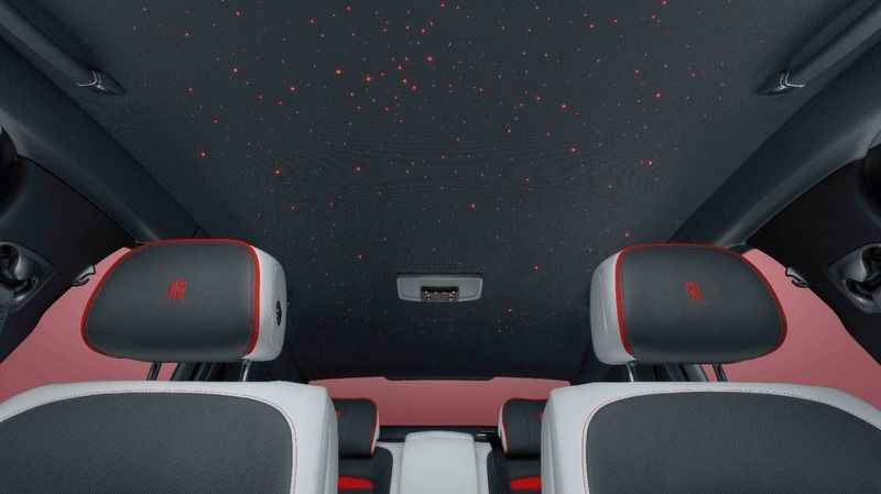 ’Rolls-Royce Ghost Prism’’ çağdaş tasarımdan esinlendi 