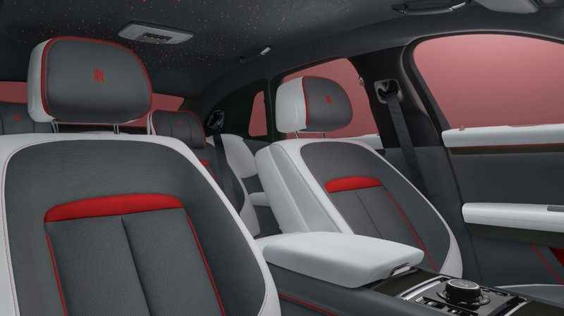 ’Rolls-Royce Ghost Prism’’ çağdaş tasarımdan esinlendi 