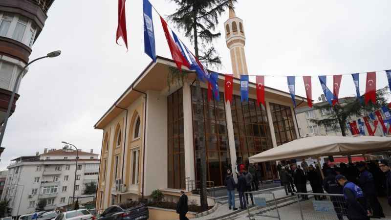 Yeniden inşa edilen Üsküdar Gümüşsu Camii ibadete açıldı