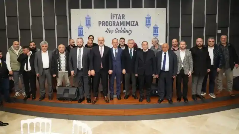 İstanbul Üsküdar'da Demokrat Partili 600 üye AK Parti'ye geçti