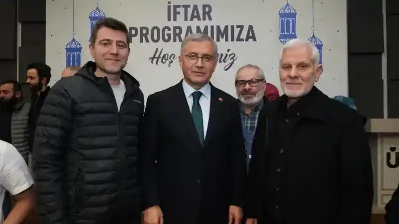 İstanbul Üsküdar'da Demokrat Partili 600 üye AK Parti'ye geçti