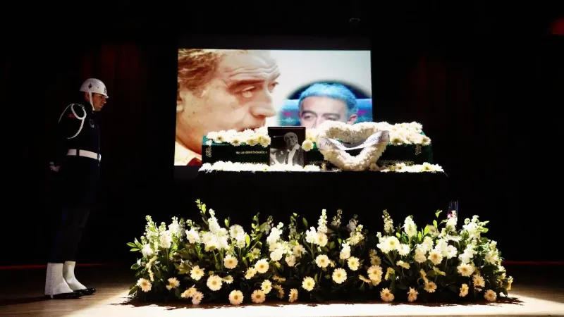 Edip Akbayram son yolculuğuna uğurlandı