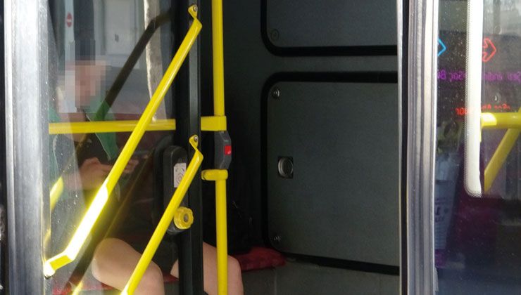 Halk otobüsündeki uyku krizi, kadın yolcuyu kimse ikna edemedi