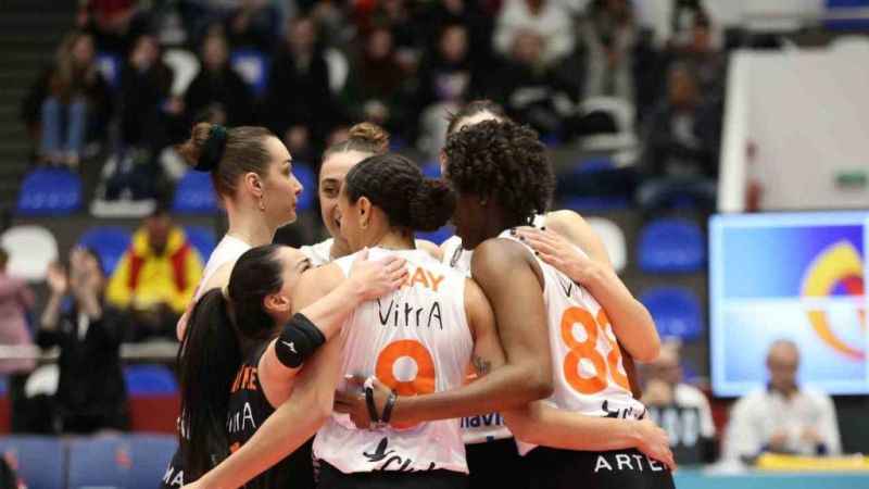 Eczacıbaşı Dynavit, play-off turuna galibiyetle başladı