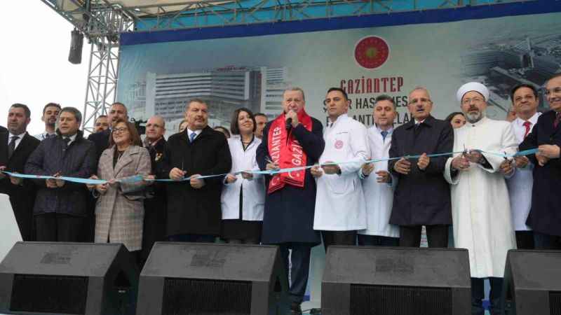 Cumhurbaşkanı Erdoğan: “Deprem şehirlerimizi tamamen ayağa kaldırana kadar dinlenmeyeceğiz”