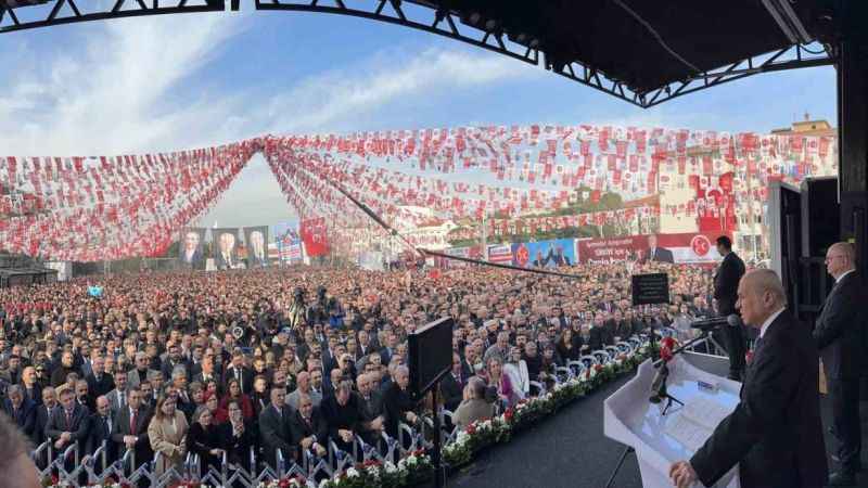 Bahçeli: “Özgür Bey ateşle oynuyor, Özgür’e sahip çıkın”
