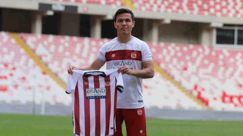 Azizbek Turgunboev resmen Sivasspor’da