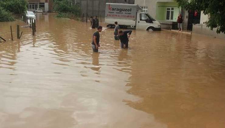 Kocaeli’de sağanak hayatı felç etti