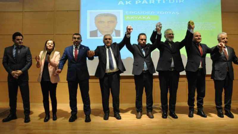 AK Parti Kars’ta belediye başkan adaylarını tanıttı