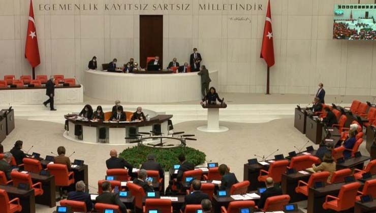 Meclisteki sosyal medya düzenlemesi görüşmeleri ertelendi