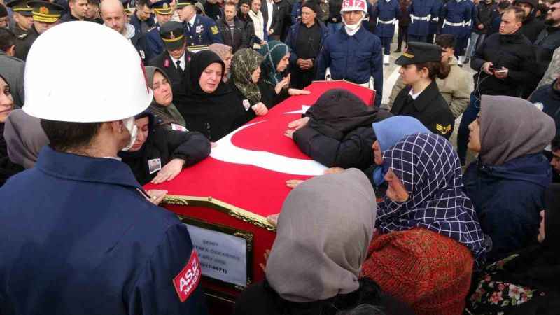 Araç kazasında şehit olan asker Kütahya’da toprağa verildi