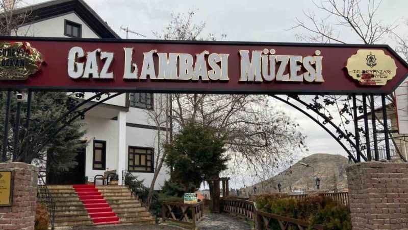 Dünya'nın ilk Gaz Lambası Müzesi'ne turistlerden yoğun ilgi