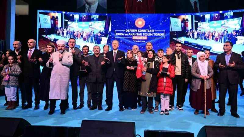 Bakan Yerlikaya: "Yıl sonuna kadar 200 bin konutu teslim edeceğiz"