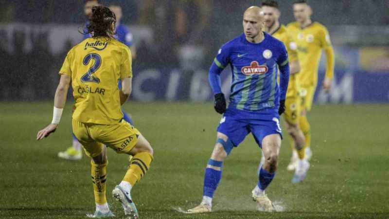 Fenerbahçe, Çaykur Rizespor'u 3-1 mağlup etti Fenerbahçe, Çaykur Rizespor'u 3-1 mağlup etti