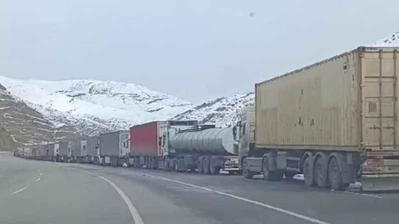 Türkiye-İran sınırında 10 kilometrelik tır kuyruğu
