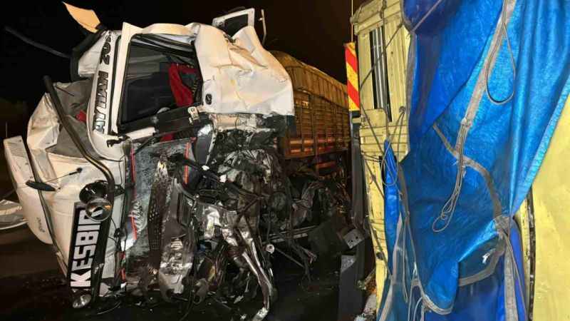 Patates yüklü kamyon devrildi: Bolu Dağı geçişi trafiğe kapandı