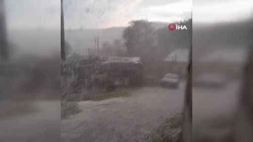 Sivas'ta misket büyüklüğünde dolu yağdı