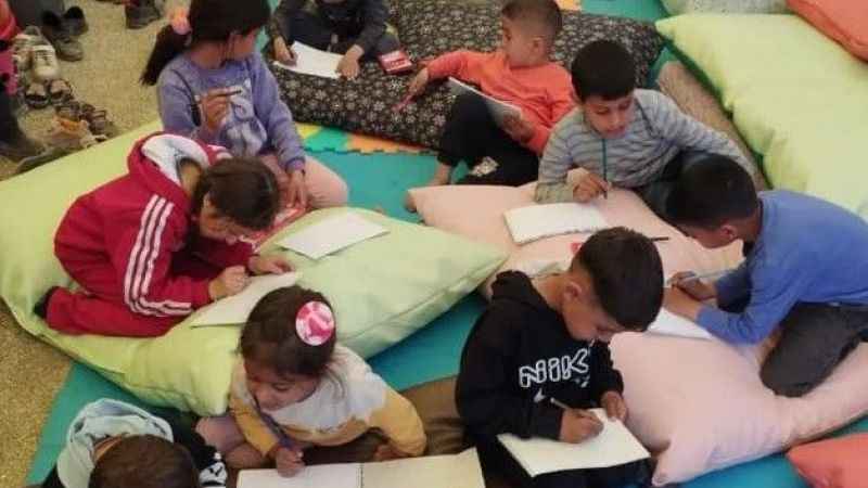 Depremzede çocuklar için işinden istifa eden Şeyda Öğretmen