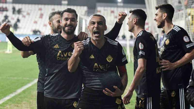 Altay’ın en skorer oyuncusu 42 yaşındaki Murat Uluç