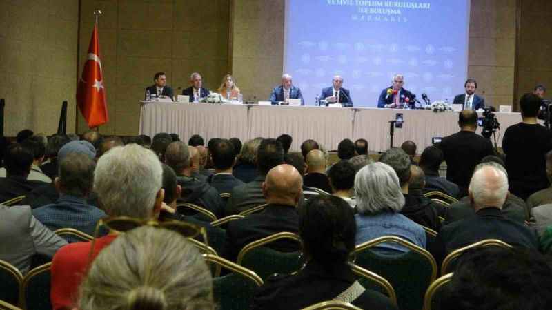 Kültür ve Turizm Bakanı Ersoy, Marmaris’te turizmciler ile bir araya geldi