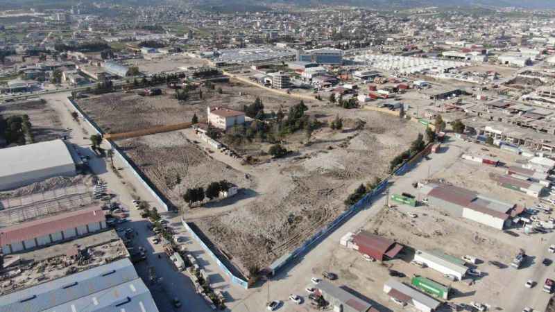 Asrın felaketinde 1200 kişiye mezar olan 600 evler sitesinden geriye tabela ve boş arazi kaldı