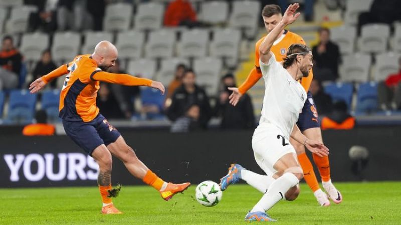 Başakşehir uzatmalarda kaybetti! Petrocub ilk puanını aldı