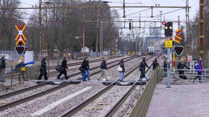 İsveç’te yük treni yayalara çarptı: 3 ölü