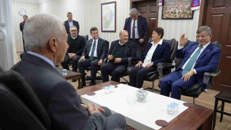 Gelecek Partisi Genel Başkanı Davutoğlu’ndan AK Parti’ye sürpriz ziyaret