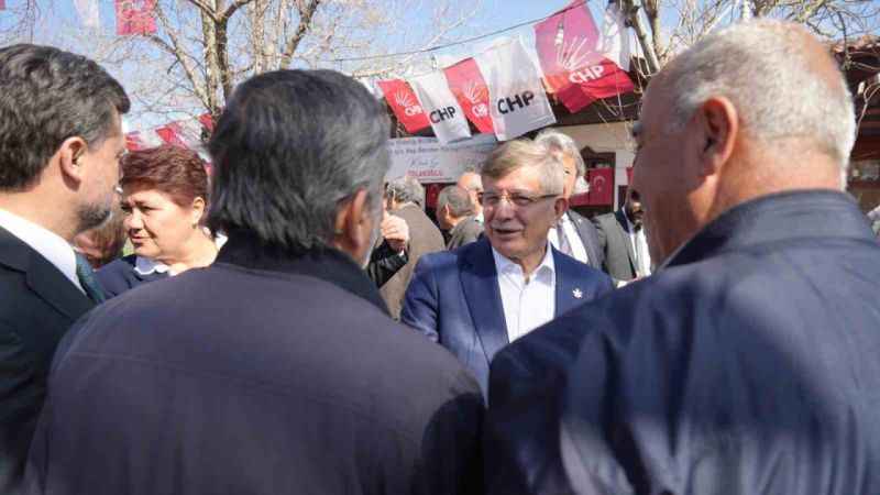 Gelecek Partisi Genel Başkanı Davutoğlu’ndan AK Parti’ye sürpriz ziyaret