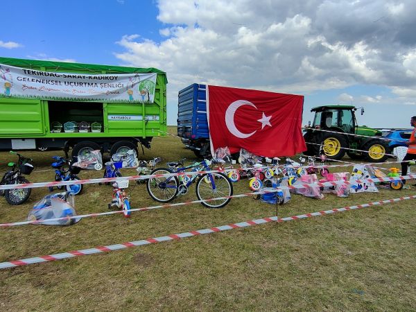 SARAY KADIKÖY’DEKİ UÇURTMA ŞENLİĞİNDE FESTİVAL HAVASI ESTİ