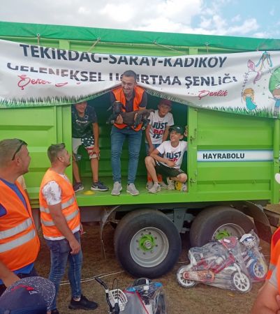 SARAY KADIKÖY’DEKİ UÇURTMA ŞENLİĞİNDE FESTİVAL HAVASI ESTİ