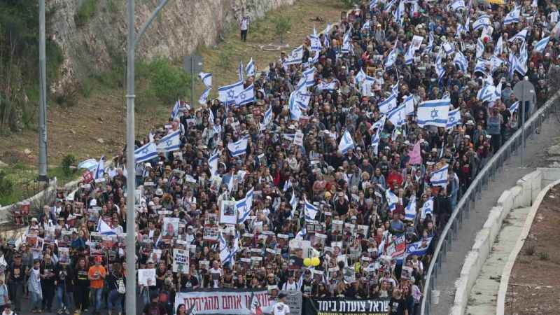 İsrail’de binlerce gösterici Kudüs’teki Başbakanlık Konutu’na yürüyor