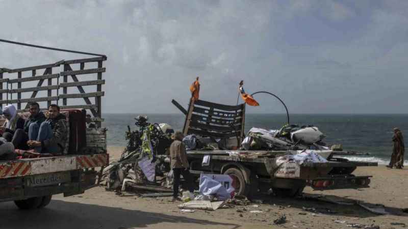 İsrail insani yardım taşıyan kamyonu vurdu: 9 ölü