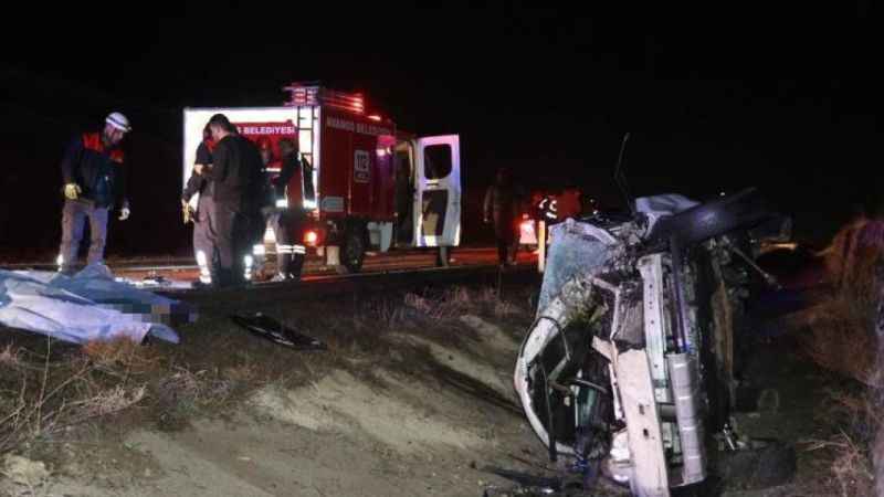 Nevşehir’de üç otomobilin karıştığı feci kazada 3 kişi öldü, 6 kişi yaralandı