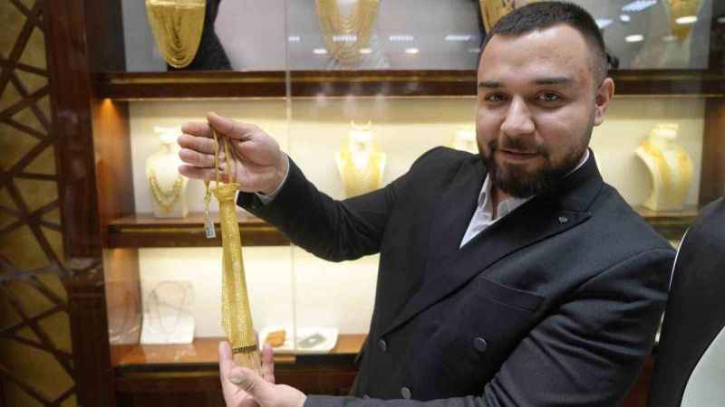 Gaziantep’te kuyumcularda yeni trend: Altın kravat